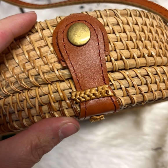 NWT Handcrafted In Vietnam Woven Rattan Genuine Leather Circle Pattern Bag NWT - Picture 6 of 7